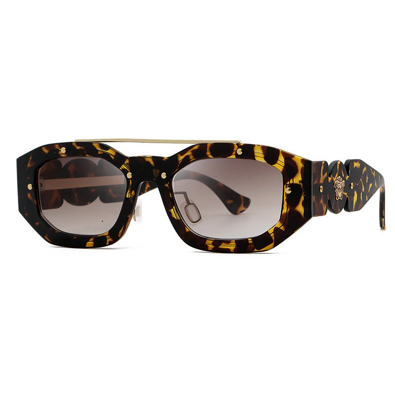 RETRO SQUARE FRAME SUNGLASSES WITH METAL EMBROIDERY
